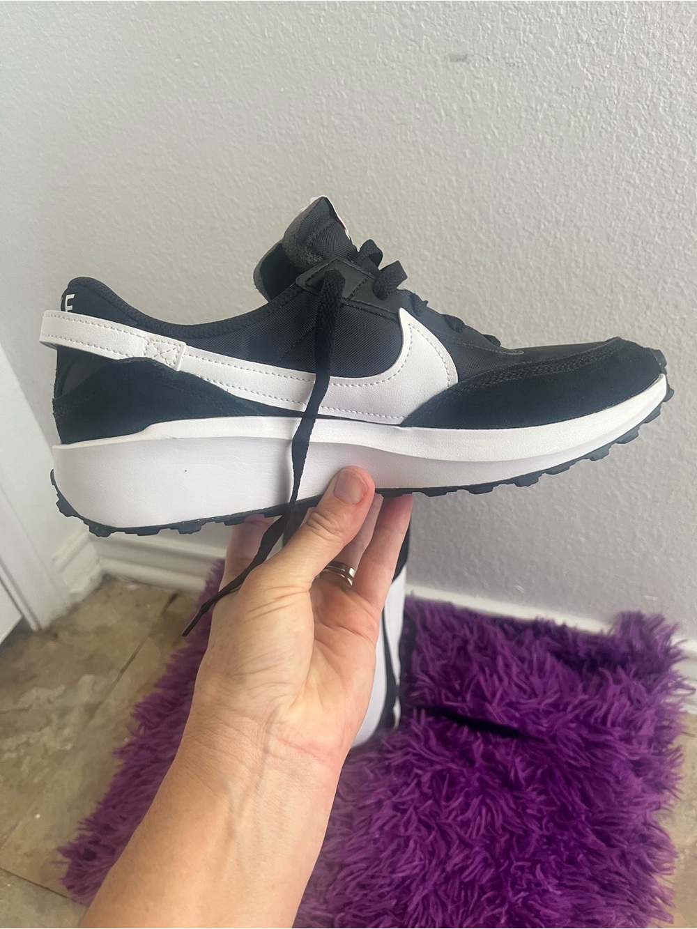Nike Women’s Black & White Low-Top Sneakers - Picture 8 of 8
